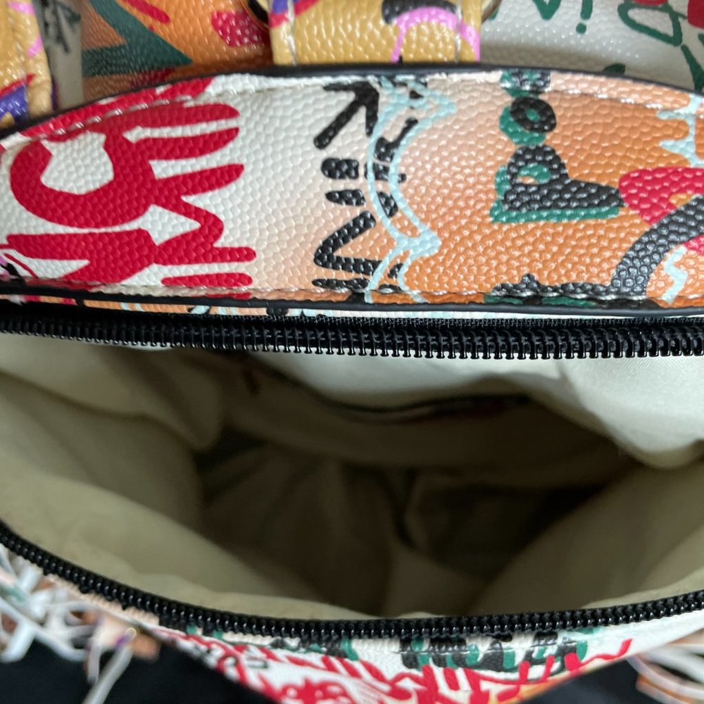 Backpack - Picture 3 of 4